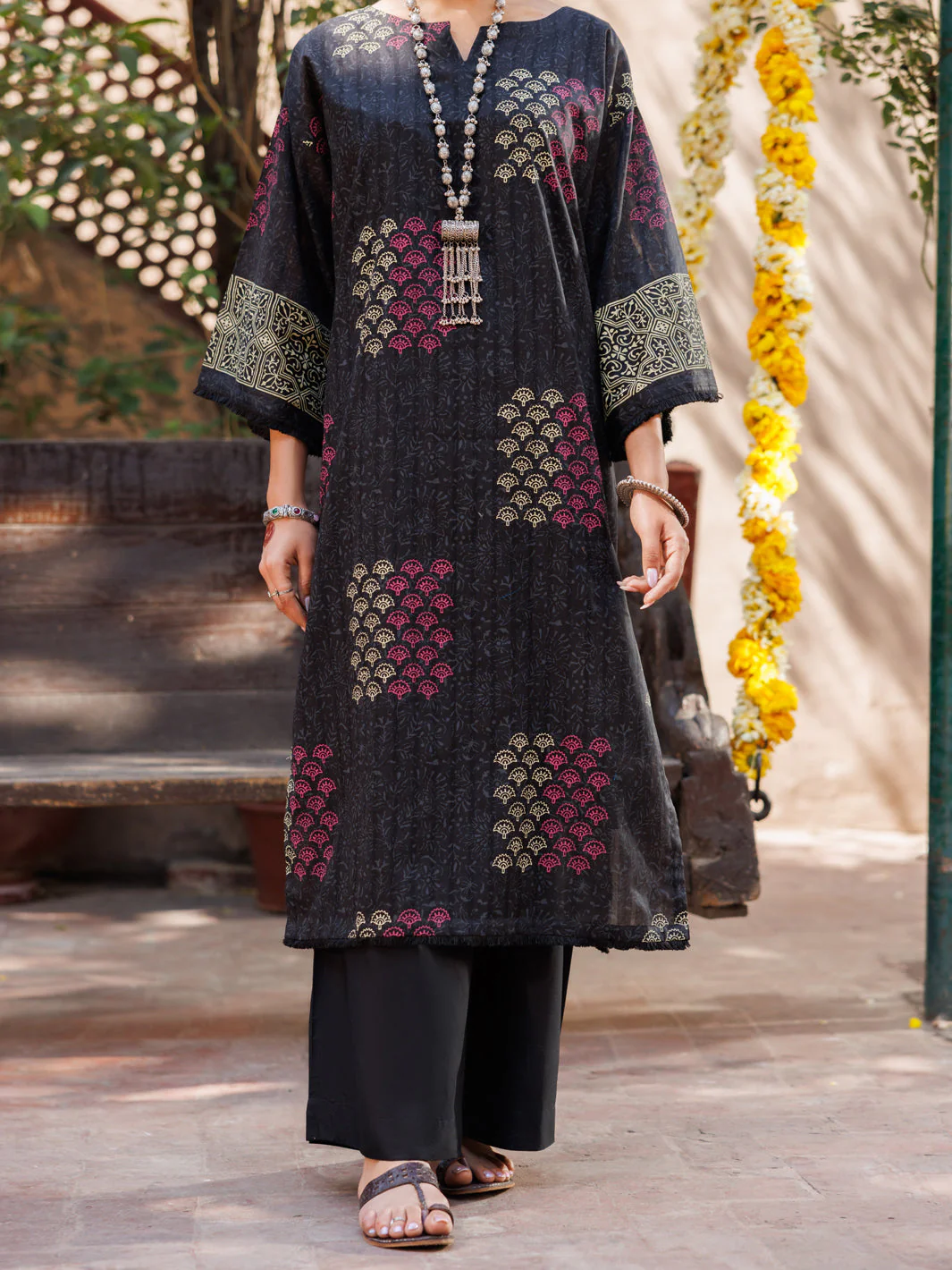 BLACK DOBBY KURTI | AL-LK-1059/FB-1059A