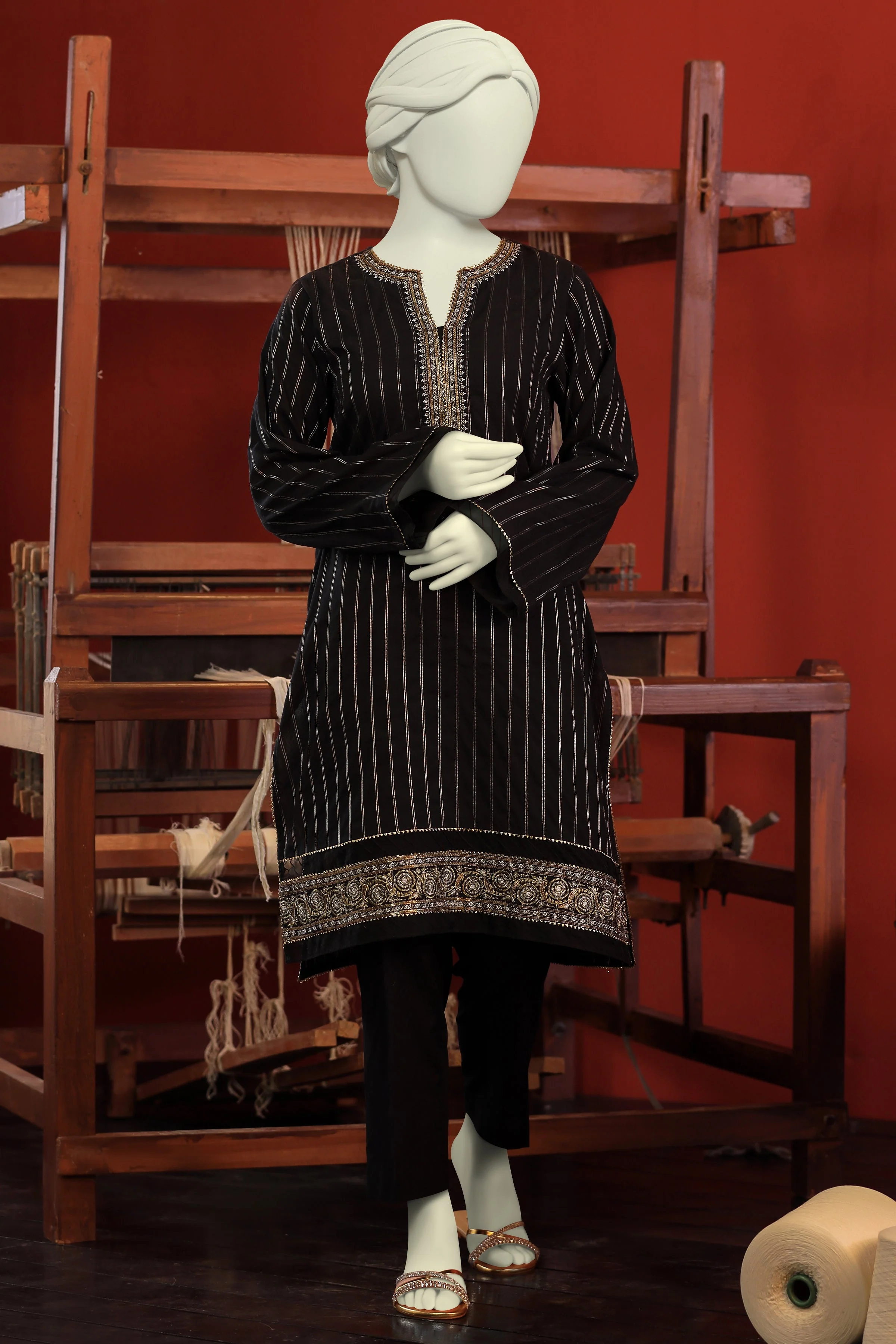 BLACK JACQUARD KURTI | CCW-1PS-S-US-22-207 ANAAR BOOTI-02