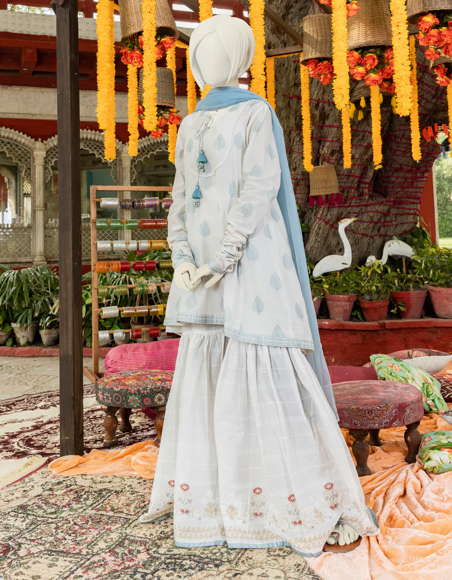 WHITE LAWN 3PC STITCHED | JGK-YGTL-S-US-626-23 FB/VANIZHE-719