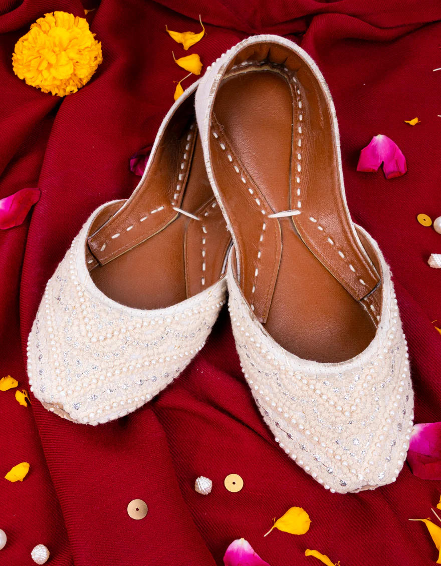 WHITE KHUSSA | JJ-LKH-US-23-017 FB/JN-374