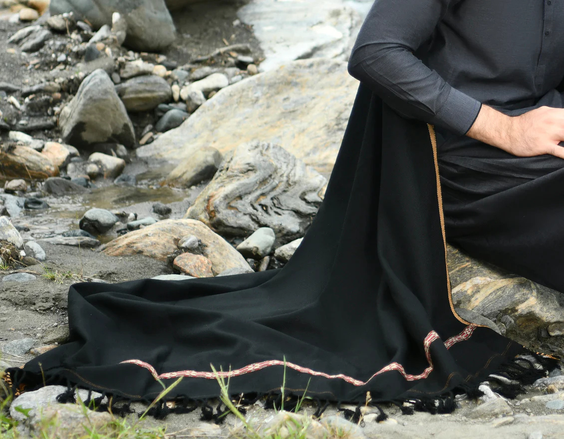 BLACK WOOLEN SHAWL | JJID-SHW-US-21-0003 FB/DUSSA SHAWL - BLACK - Image 3
