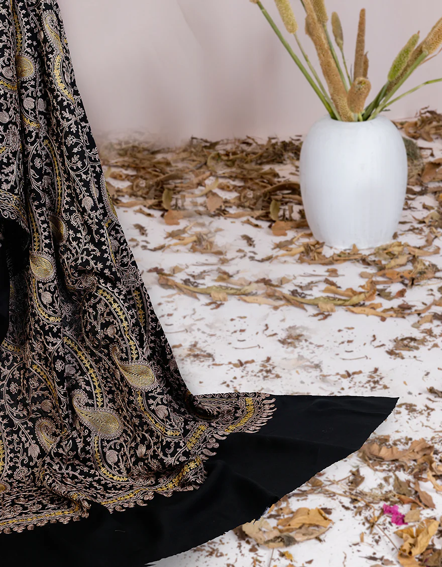 BLACK SHAWL | JSH-SHW-US-22-023 FB/SHAWL AAARI TILLA JAAL WOOL