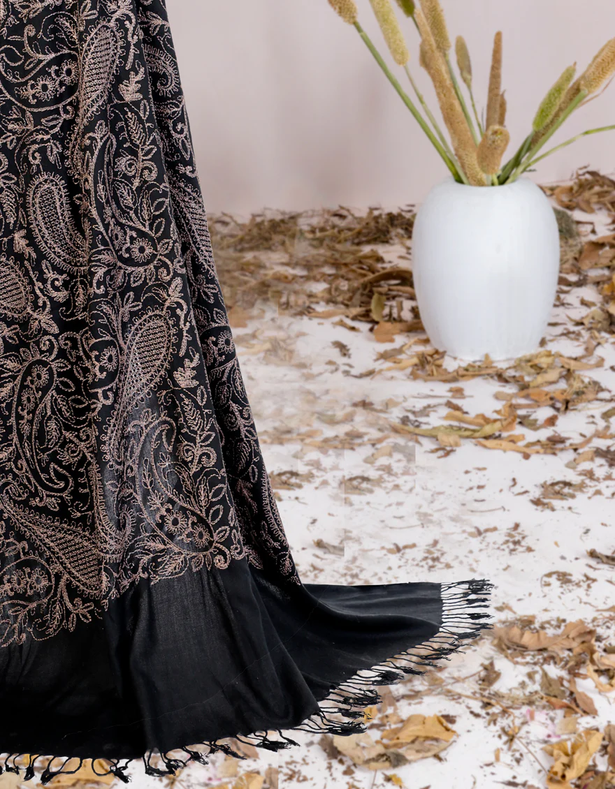 BLACK & BEIGE SHAWL | JSH-SHW-US-22-040 FB/PARSLEY DESIGN
