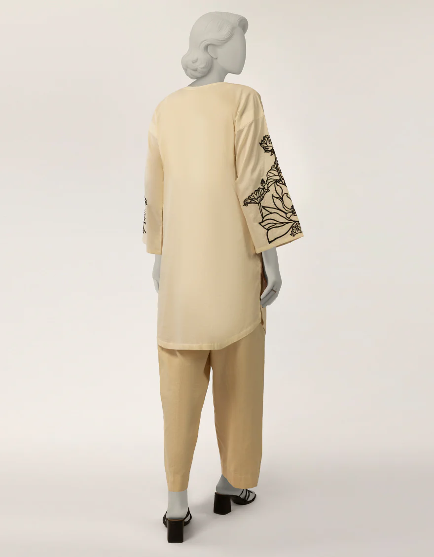 OFF WHITE LAWN KURTI | JJLK-S-JSS-26-639 FB/ASSORTMENT-26 - Image 2